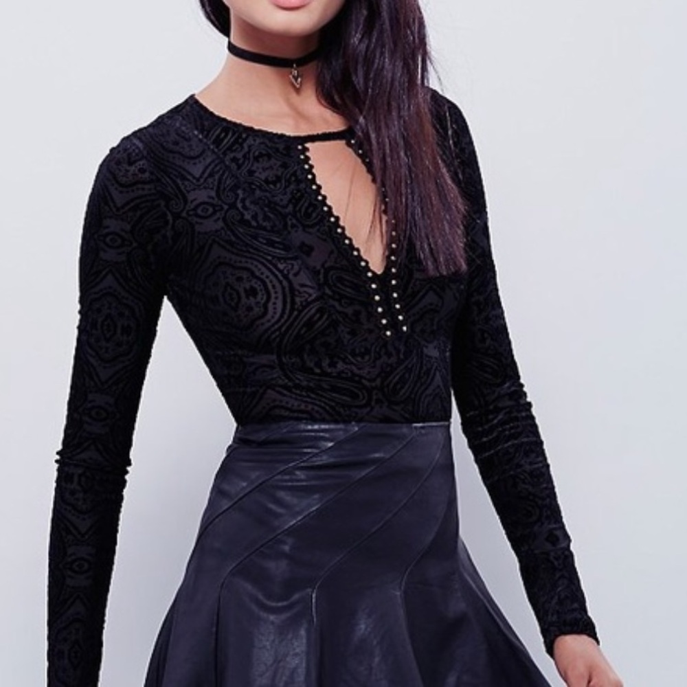 FREE PEOPLE City Limits black velvet studded long sleeve top size small like new
